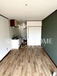 落ち着いて過ごせるお部屋なので、寝室にいかがでしょうか