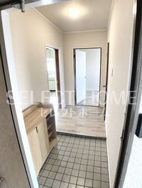 同型タイプシンプルで使いやすい玄関です