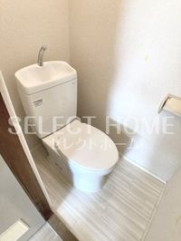 同型タイプ清潔感のあるトイレです