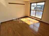 落ち着いて過ごせるお部屋なので、寝室にいかがでしょうか
