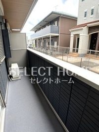 開放的で明るい空間を演出してくれるバルコニーです