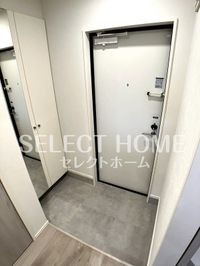 収納もある玄関です