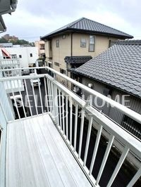 開放的で明るい空間を演出してくれるバルコニーです
