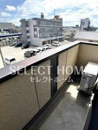 落ち着いた時間を過ごせるバルコニーです