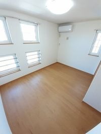 内装は落ち着いています