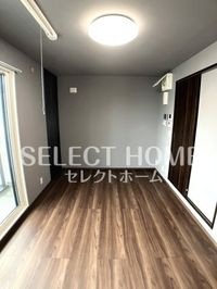 落ち着いて過ごせるお部屋なので、寝室にいかがでしょうか