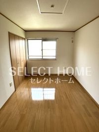 広くて明るい寝室