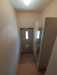 収納もある玄関です
