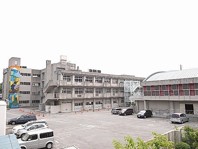 宝塚市立御殿山中学校