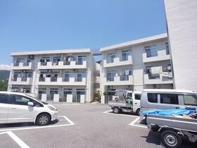 甲山グリーンハイツの外観