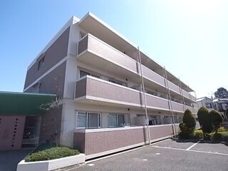 写真:ルミエール多田の外観