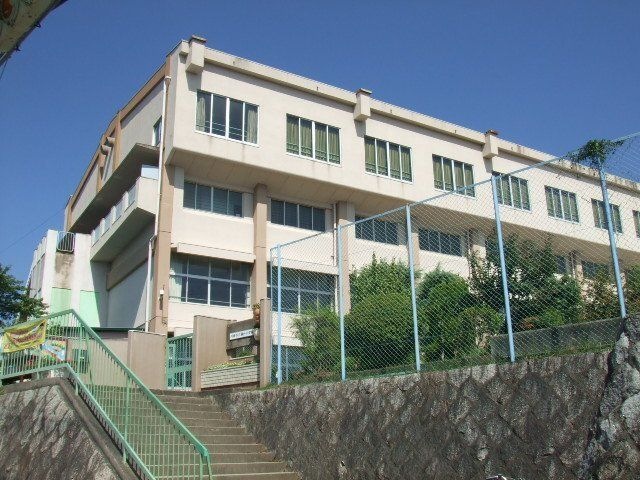川西市立緑台小学校