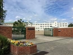 川西市立緑台中学校