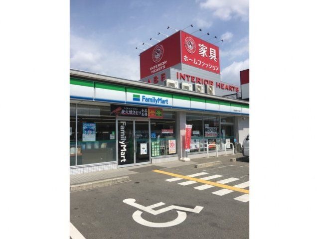 ファミリーマート 川西加茂六丁目店