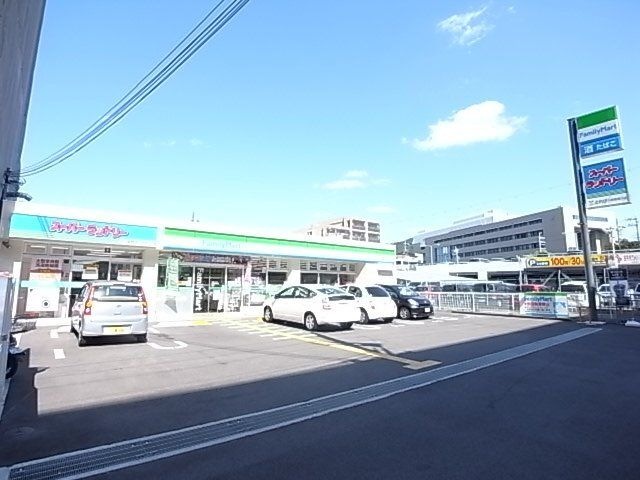 ファミリーマート 川西萩原台店