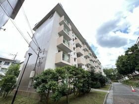 UR中山五月台11号棟の外観