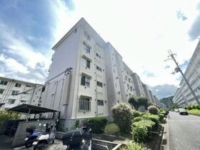 UR中山五月台8号棟の外観