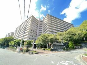 清荒神ヒルズの外観