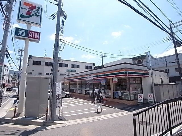 写真：セブン－イレブン　川西鼓滝駅前店