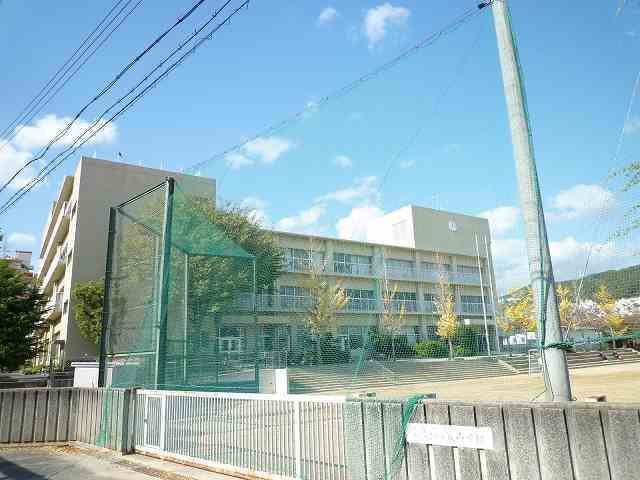 宝塚市立南ひばりガ丘中学校