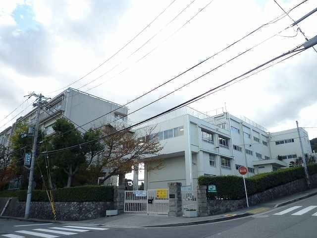 宝塚市立宝梅中学校
