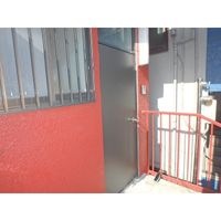 収納もある玄関です
