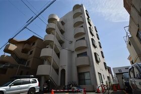 プチロワイヤルサトウの外観
