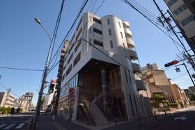 ST PLAZA EASTの外観