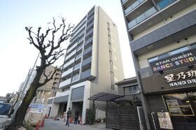 The First One金山の外観
