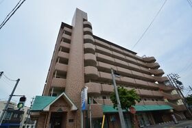 ブロンズ森島の外観