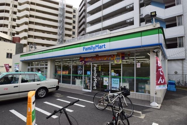 ファミリーマート千早店