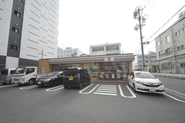 セブンイレブン名古屋塩入町店