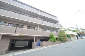 グランドハイリス本山の外観