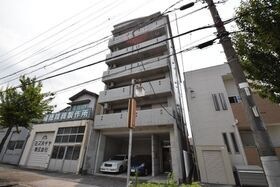 E-HOUSEの外観