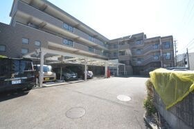 エストマール川名の外観