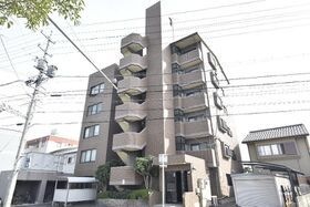 メイプル八田の外観