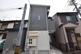 アースクエイク川間の外観