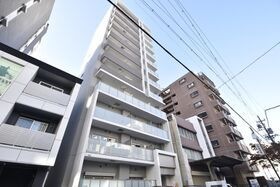 モンテーニュ名駅の外観