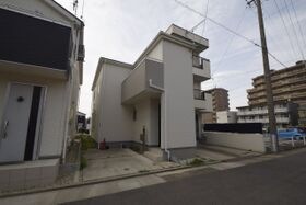 宿跡町戸建Westの外観