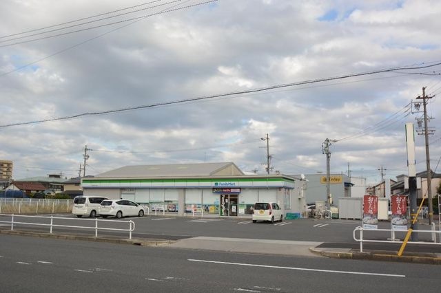 ファミリーマート中島新町四丁目店