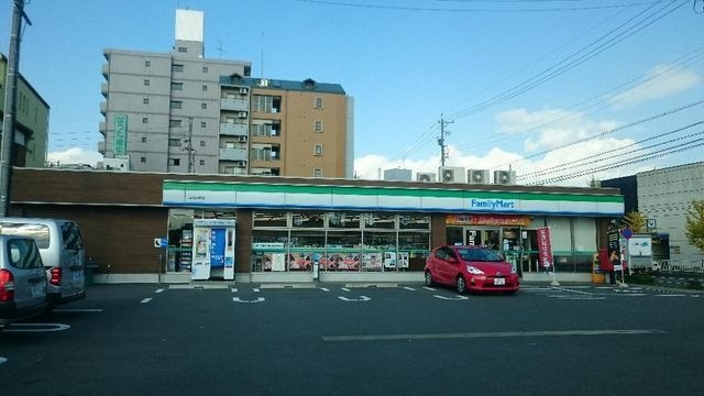 ファミリーマート中川八田店