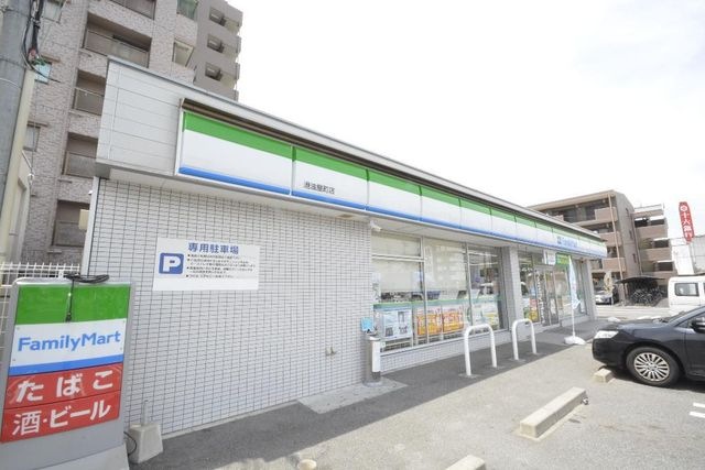 ファミリーマート港油屋町店