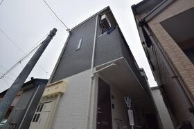 アースクエイク川間の外観