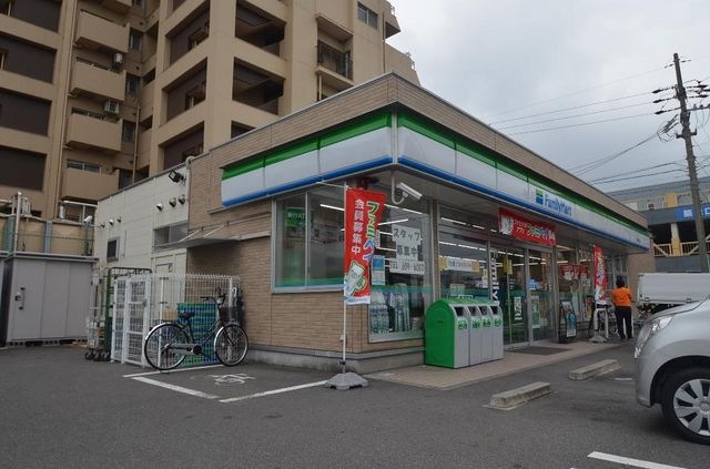写真：ファミリーマート築地口駅店