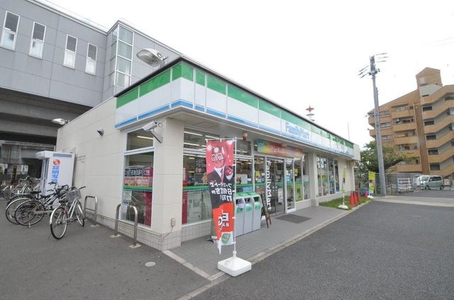 写真：ファミリーマート近鉄烏森駅前店