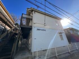 フラワーハイツの外観
