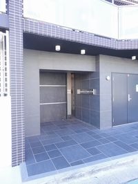 落ち着いたエントランスです