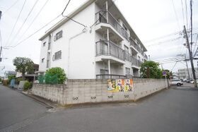 宿河原マンションの外観