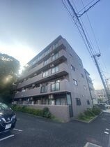 グランドール東寺尾の外観
