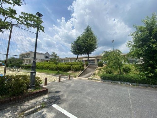 共栄小学校